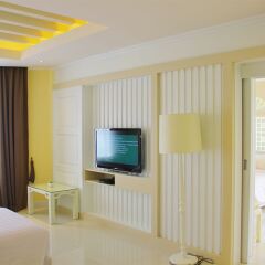 Отель Andaman Embrace Patong 5* Люкс с различными типами кроватей фото 3