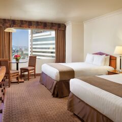 Stratosphere Hotel, Casino & Tower 3* Улучшенный номер с различными типами кроватей фото 2