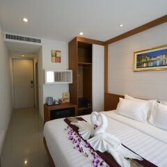 Expat Hotel Patong Center 3* Номер Делюкс с двуспальной кроватью