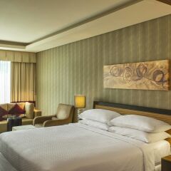 Отель Four Points by Sheraton Bur Dubai 4* Стандартный номер с различными типами кроватей