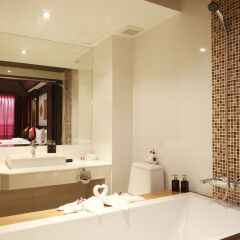 Rayaburi Hotel Patong 4* Люкс фото 3