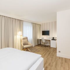 Hotel NH Düsseldorf City Nord 4* Улучшенный номер с двуспальной кроватью