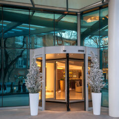 DoubleTree by Hilton Hotel Yerevan City Centre экстерьер фото 2