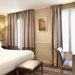 Отель Hôtel des Comédies 3* Стандартный номер с двуспальной кроватью