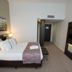 Отель Holiday Inn London Commercial Road 4* Представительский номер с различными типами кроватей