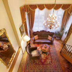 U Prince Hotel лобби