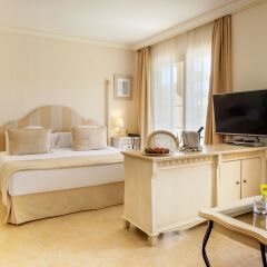 Отель Vanity Suite & Spa 16+ by VIVA 4* Люкс Премиум с двуспальной кроватью