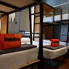 Отель Bangkok Bed And Bike Кровать в общем номере