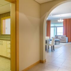 Отель Bespoke Residences - Shoreline Al Haseer в номере