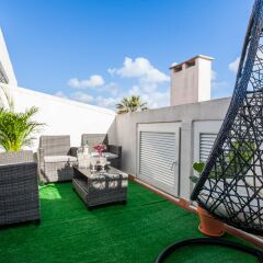 Апартаменты Liberty Penthouse Three-Bedroom Apartment - by LU Holidays Люкс с различными типами кроватей