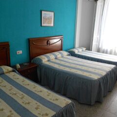 Отель Hostal Valencia Madrid Стандартный номер с различными типами кроватей