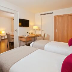 Отель Residhome Roissy-Park 4* Полулюкс с различными типами кроватей