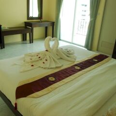 Отель Patong Palm Guesthouse комната для гостей фото 2