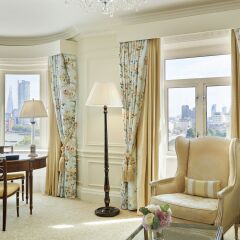 Отель The Savoy 5* Полулюкс с двуспальной кроватью