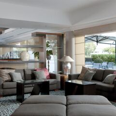 Отель Courtyard Rome Central Park вестибюль отеля
