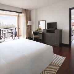 Отель Anantara The Palm Dubai Resort вид из номера