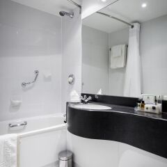 Отель Holiday Inn 3* Номер Делюкс
