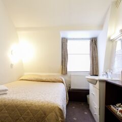 Jesmond Hotel 2* Стандартный номер с двуспальной кроватью (общая ванная комната)