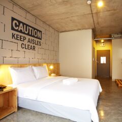 Отель The Warehouse 3* Стандартный номер