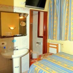 Отель CH Plaza D'Ort Rooms Madrid Стандартный номер с различными типами кроватей фото 4