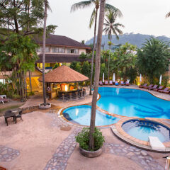 Отель Coconut Village Resort открытый бассейн