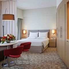 Отель Novotel Suites Mall of the Emirates 3* Улучшенный люкс с различными типами кроватей