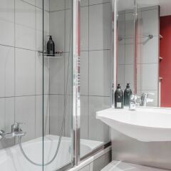 Отель Aparthotel Adagio Paris Bercy Village Франция, Париж - 2 отзыва об отеле, цены и фото номеров - забронировать отель Aparthotel Adagio Paris Bercy Village онлайн ванная