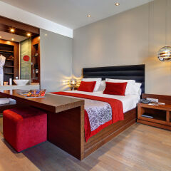 Olivia Plaza Hotel