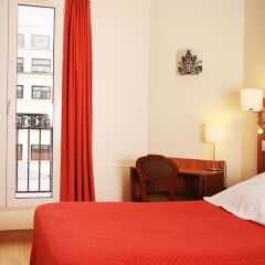 Отель Hôtel Marignan Стандартный номер с двуспальной кроватью (общая ванная комната)