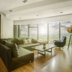 Отель Sky Tower Wroclaw 46th Floor Penthouse Улучшенные апартаменты