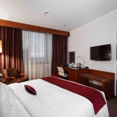 Гостиница DoubleTree by Hilton Novosibirsk 4* Стандартный номер с двуспальной кроватью