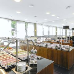 Hotel NH Düsseldorf City Nord буфет