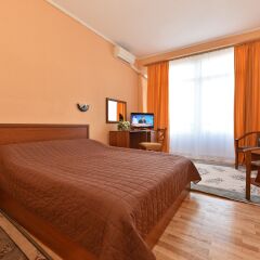 Hotel Dnipro 4* Номер Эконом с двуспальной кроватью