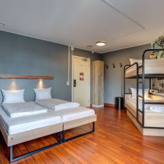 Отель Urban House Copenhagen by MEININGER 2* Кровать в общем номере с двухъярусной кроватью
