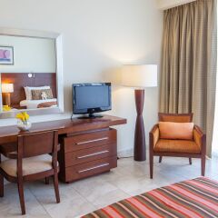 Отель JA Oasis Beach Tower Улучшенные апартаменты с различными типами кроватей