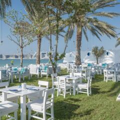 Отель Le Méridien Mina Seyahi Beach Resort & Marina терраса/патио
