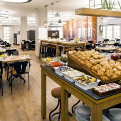 Munich Marriott Hotel место для завтрака