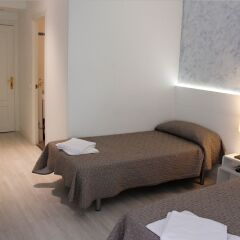 Отель Far Home Gran Vía Номер Комфорт с различными типами кроватей