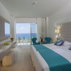 King Evelthon Beach Hotel & Resort 5* Стандартный номер с различными типами кроватей