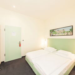 Select Hotel Berlin Checkpoint Charlie 4* Стандартный номер с разными типами кроватей фото 3