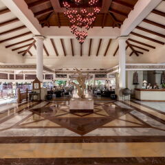 Отель Thavorn Beach Village Resort & Spa Phuket вестибюль