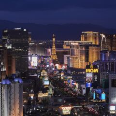 Four Seasons Hotel Las Vegas 5* Номер Strip-view с двуспальной кроватью