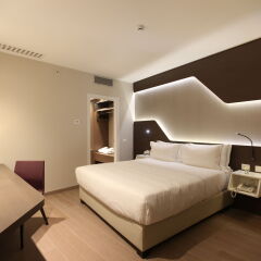 DoubleTree by Hilton Hotel Yerevan City Centre 4* Люкс с разными типами кроватей