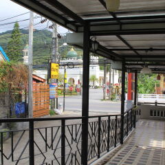Отель Dinar Lodge крыльцо