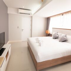 Отель Racha Residence Sri Racha 3* Представительский люкс с различными типами кроватей