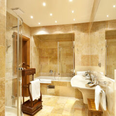 U Prince Hotel ванная