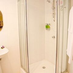 Апартаменты Phuket Center Apartment душевая кабина