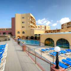 Отель Paradise Bay Resort открытый бассейн фото 2