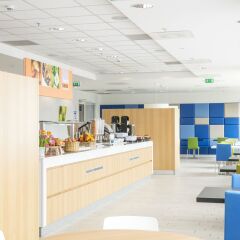 Отель Holiday Inn Express Amsterdam Arena Towers Нидерланды, Амстердам - 2 отзыва об отеле, цены и фото номеров - забронировать отель Holiday Inn Express Amsterdam Arena Towers онлайн гостиничный бар