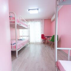 Отель Sounlin Guesthouse - Caters to Women 2* Кровать в женском общем номере с двухъярусной кроватью фото 3
